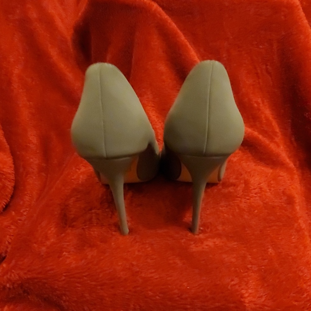 **SOLD**Classic Gray High Heels by Shoe Republic - Picture 3 of 8